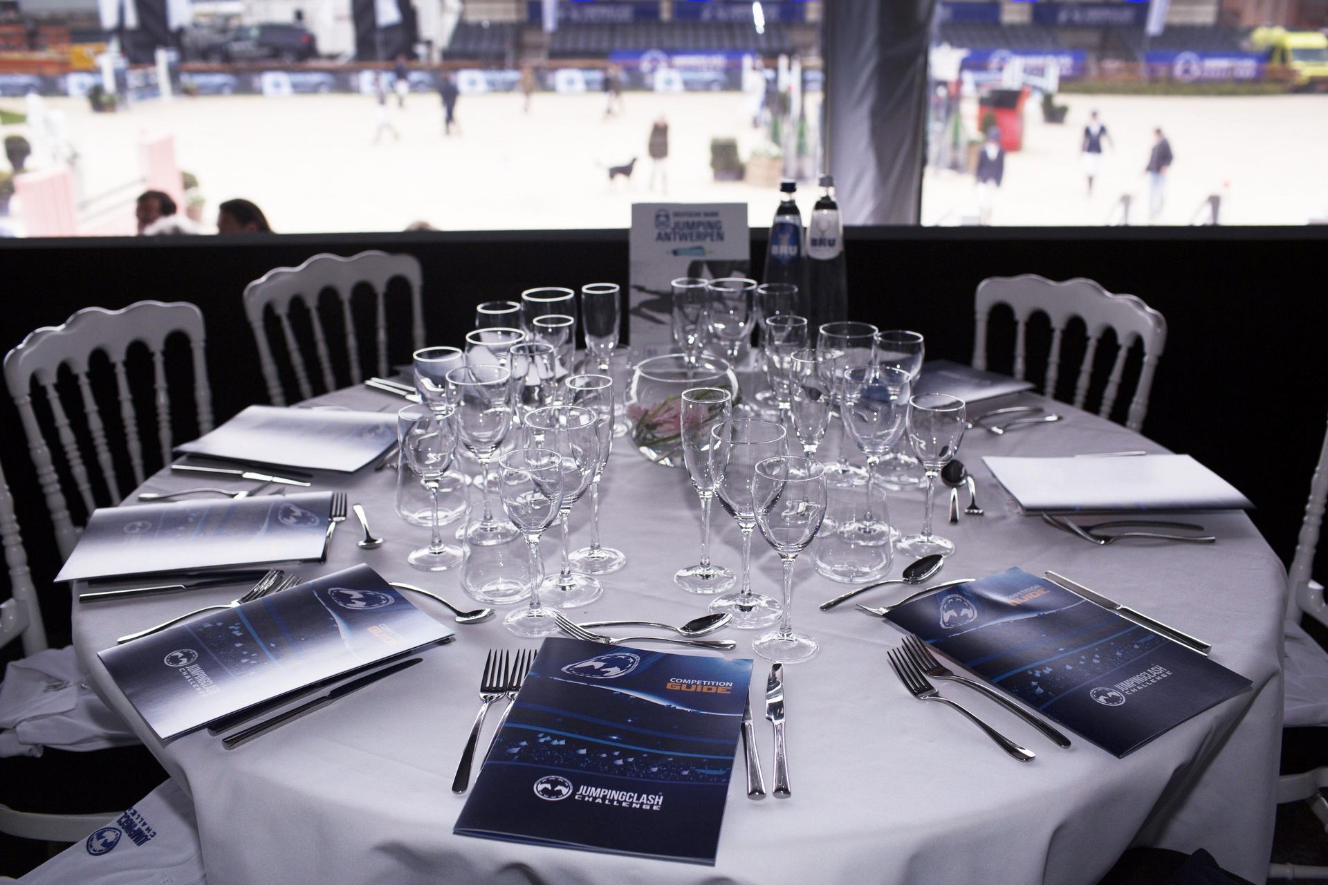 Zona de hospitality premium con vistas a la pista de competición